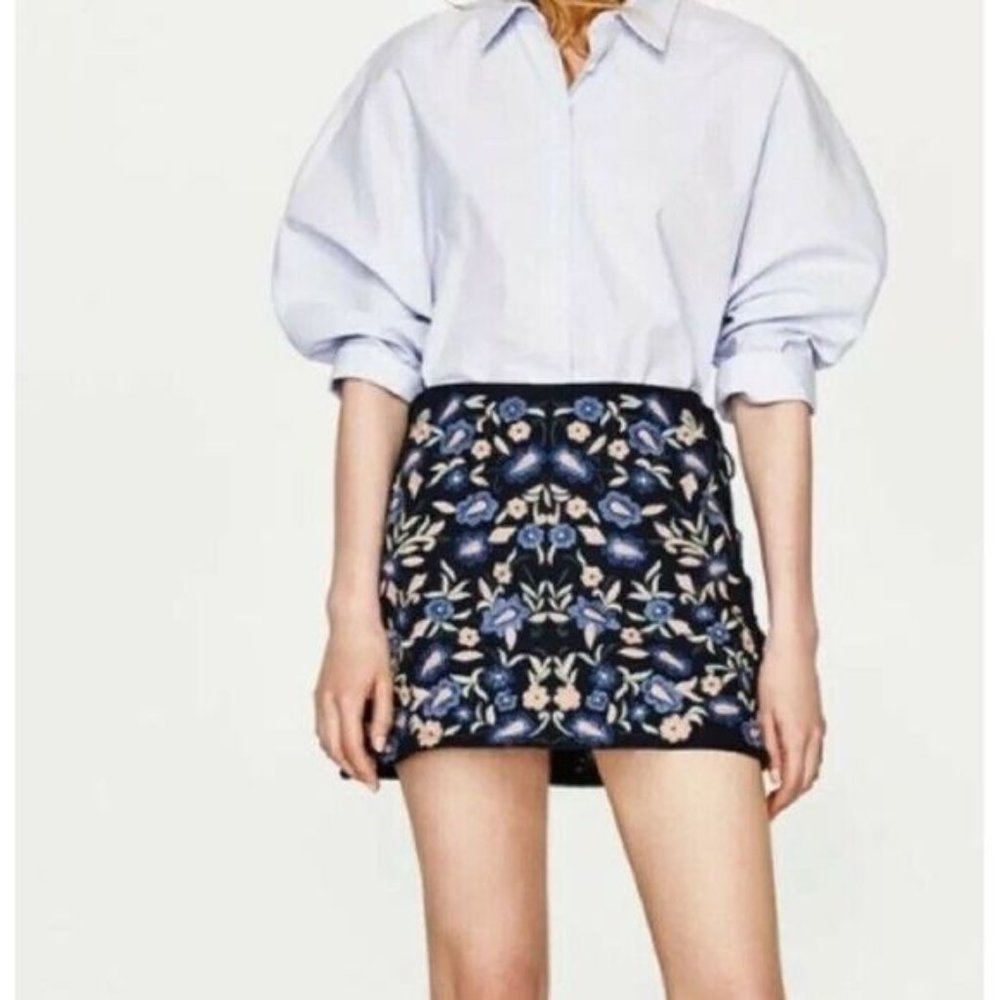 ZARA TRAFALUC FLORAL EMBROIDERED MINI SKIRT